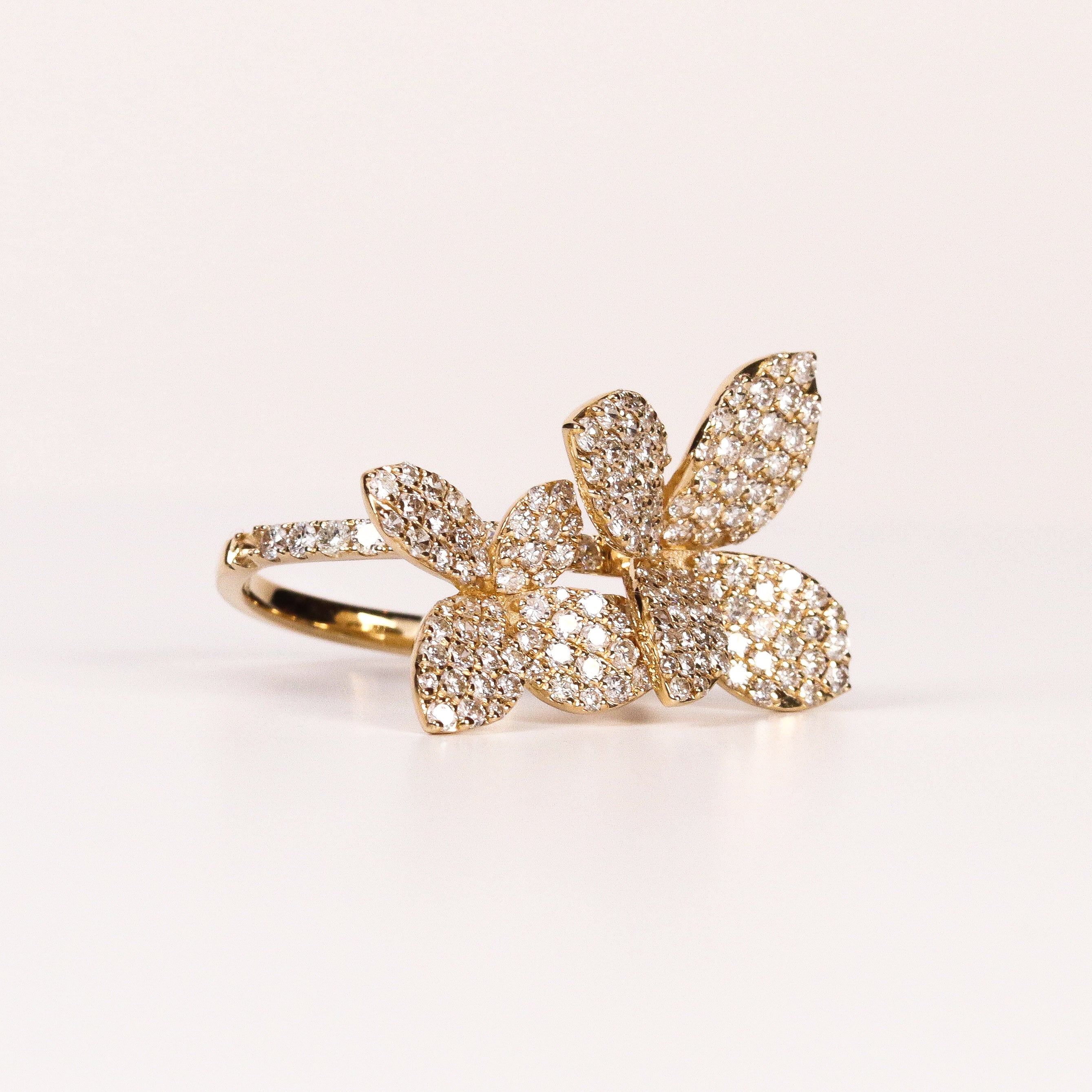 FOUR-LEAF CLOVER PAVÉ RING image 1