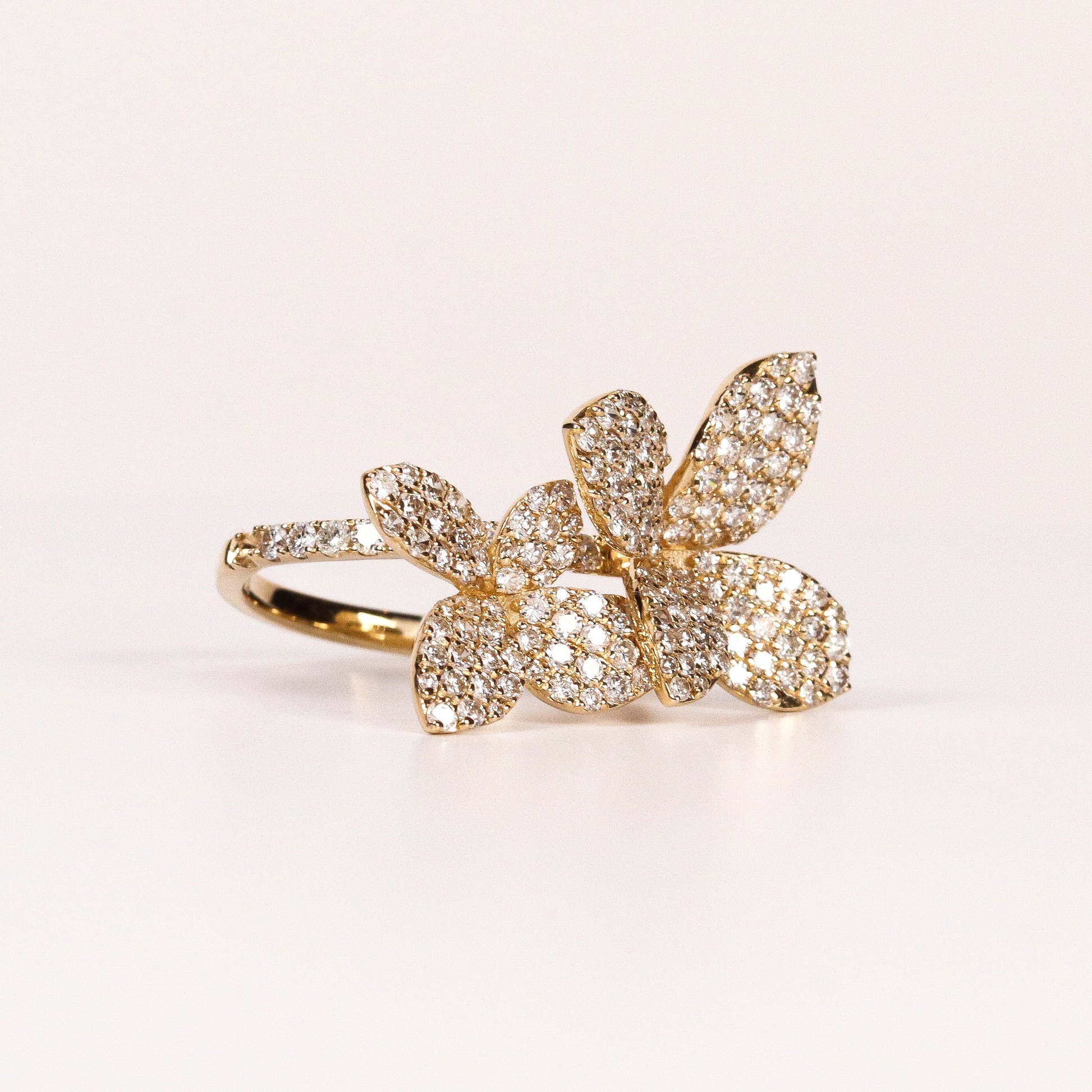 FOUR-LEAF CLOVER PAVÉ RING image 1