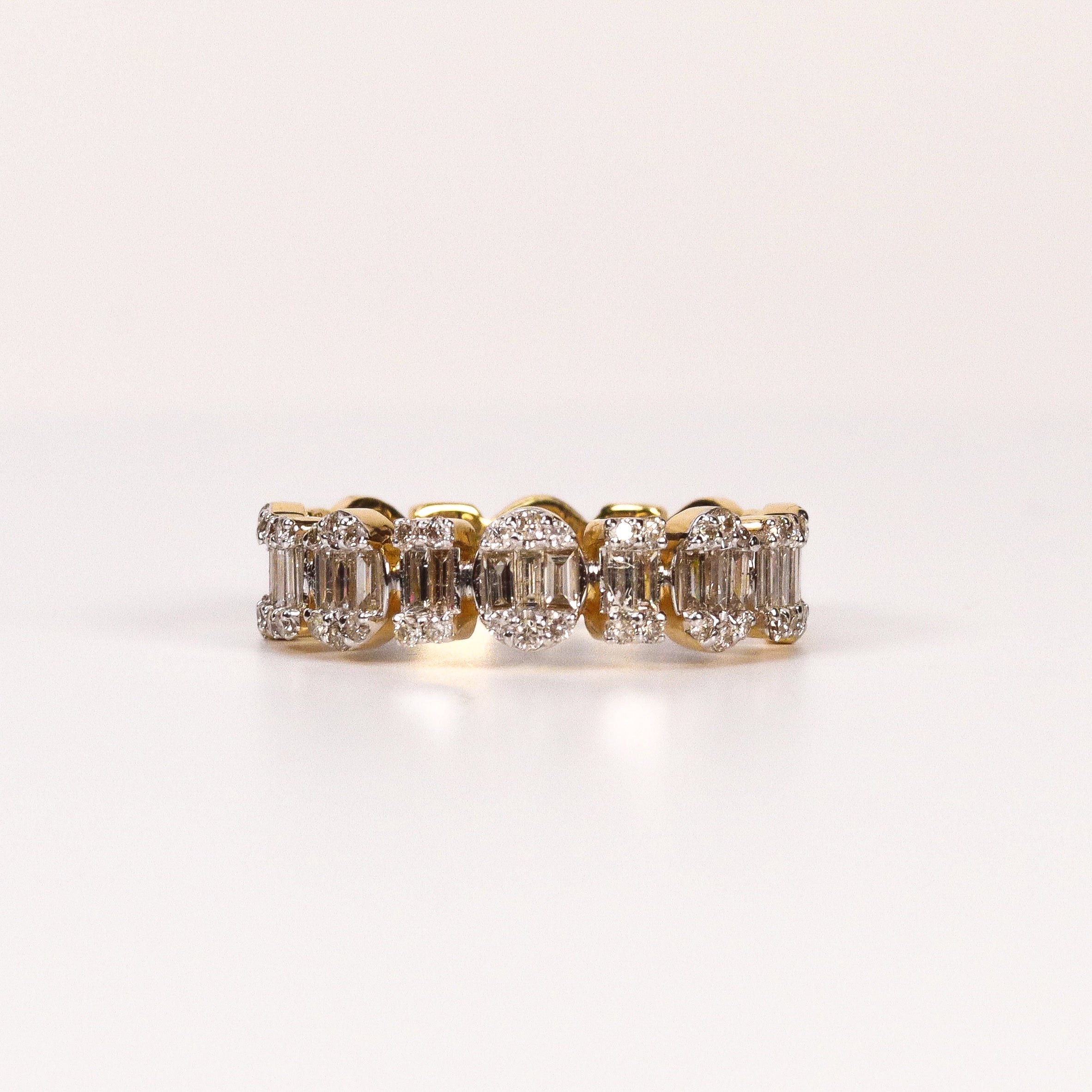 DIAMOND OVAL & BAGUETTE PAVÉ BAND RING image 0