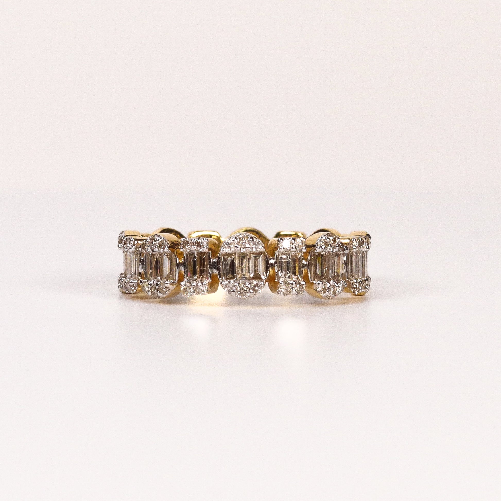 DIAMOND OVAL & BAGUETTE PAVÉ BAND RING image 0