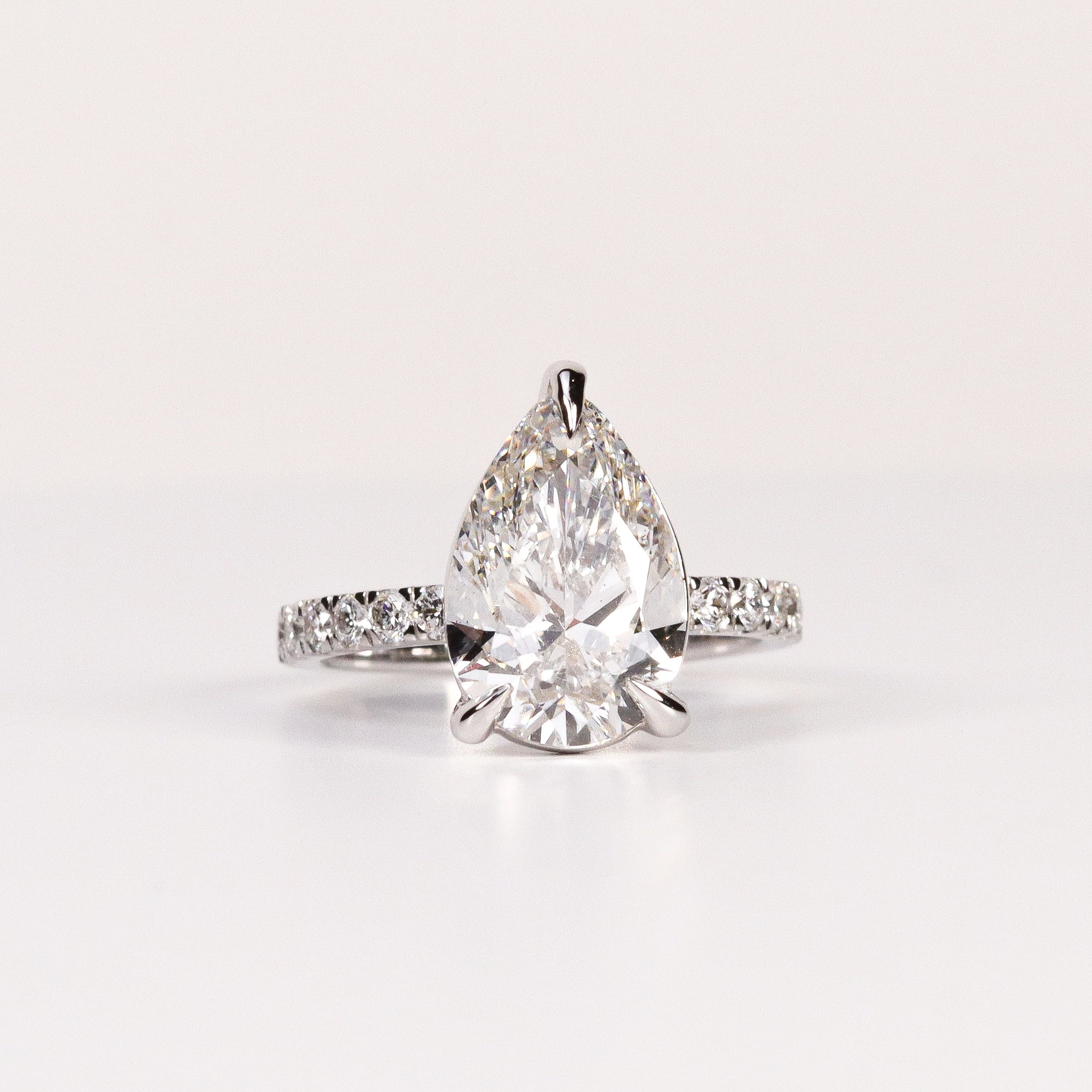LAB-GROWN DIAMOND PEAR BRILLIANT-CUT ENGAGEMENT RING image 0