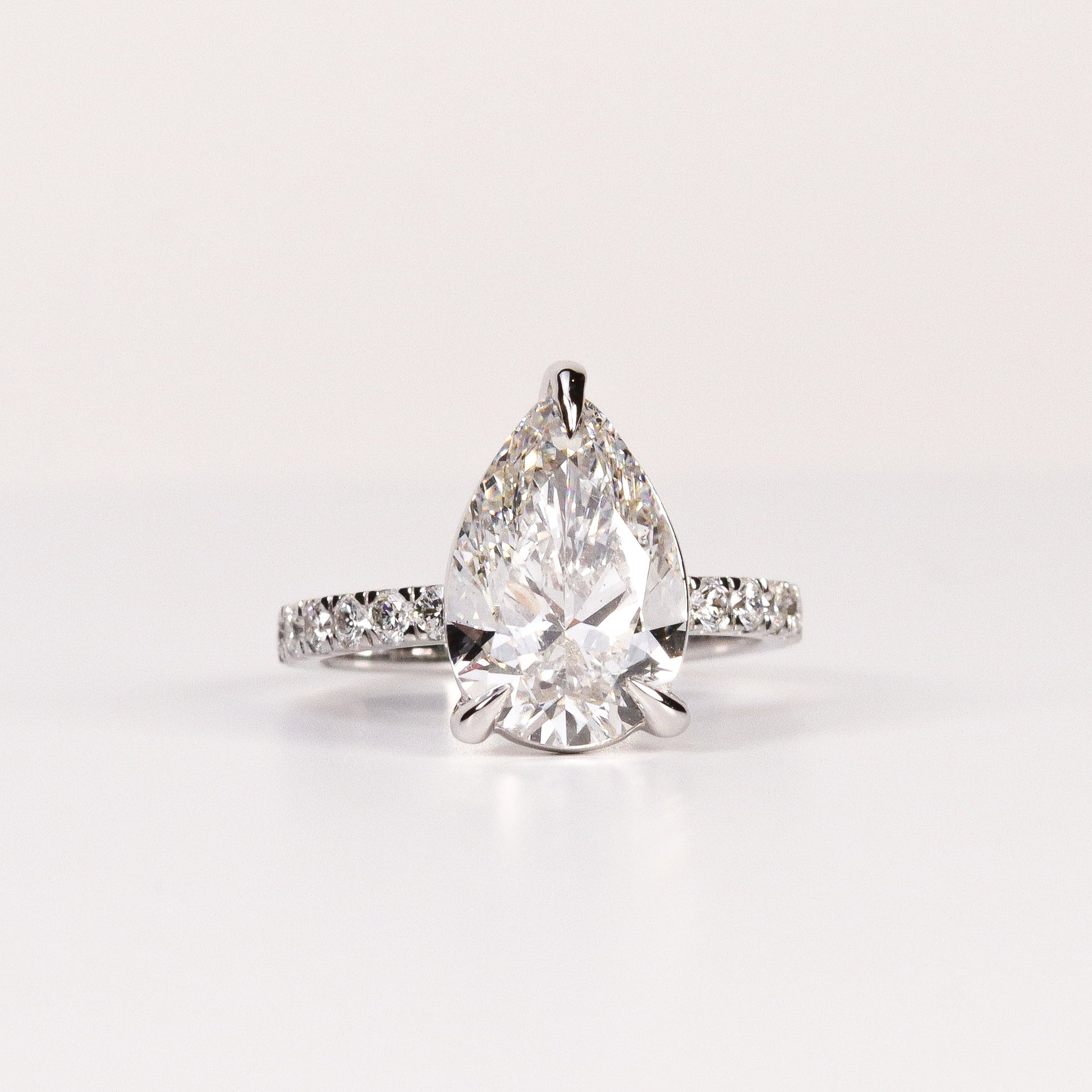 LAB-GROWN DIAMOND PEAR BRILLIANT-CUT ENGAGEMENT RING image 0