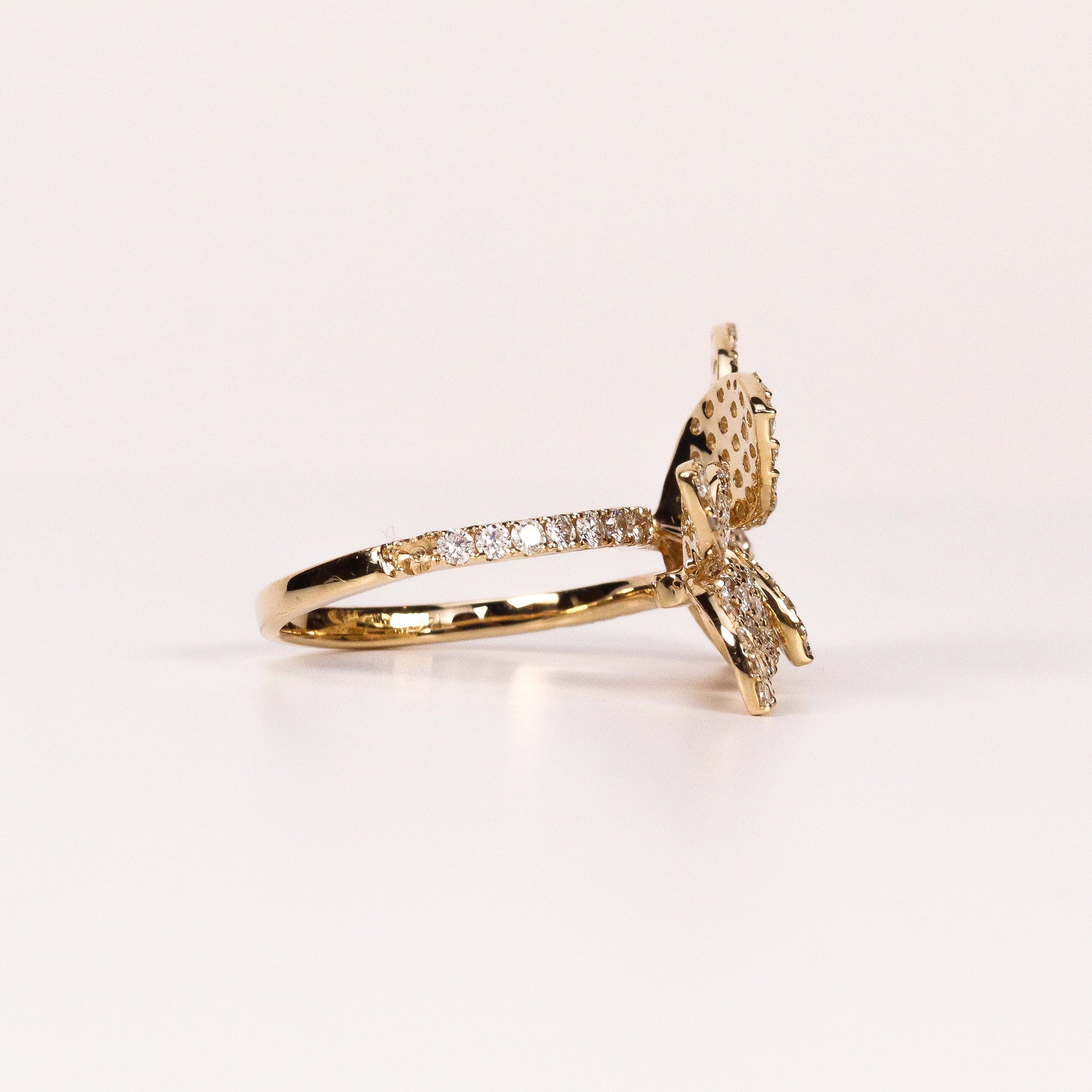FOUR-LEAF CLOVER PAVÉ RING image 2