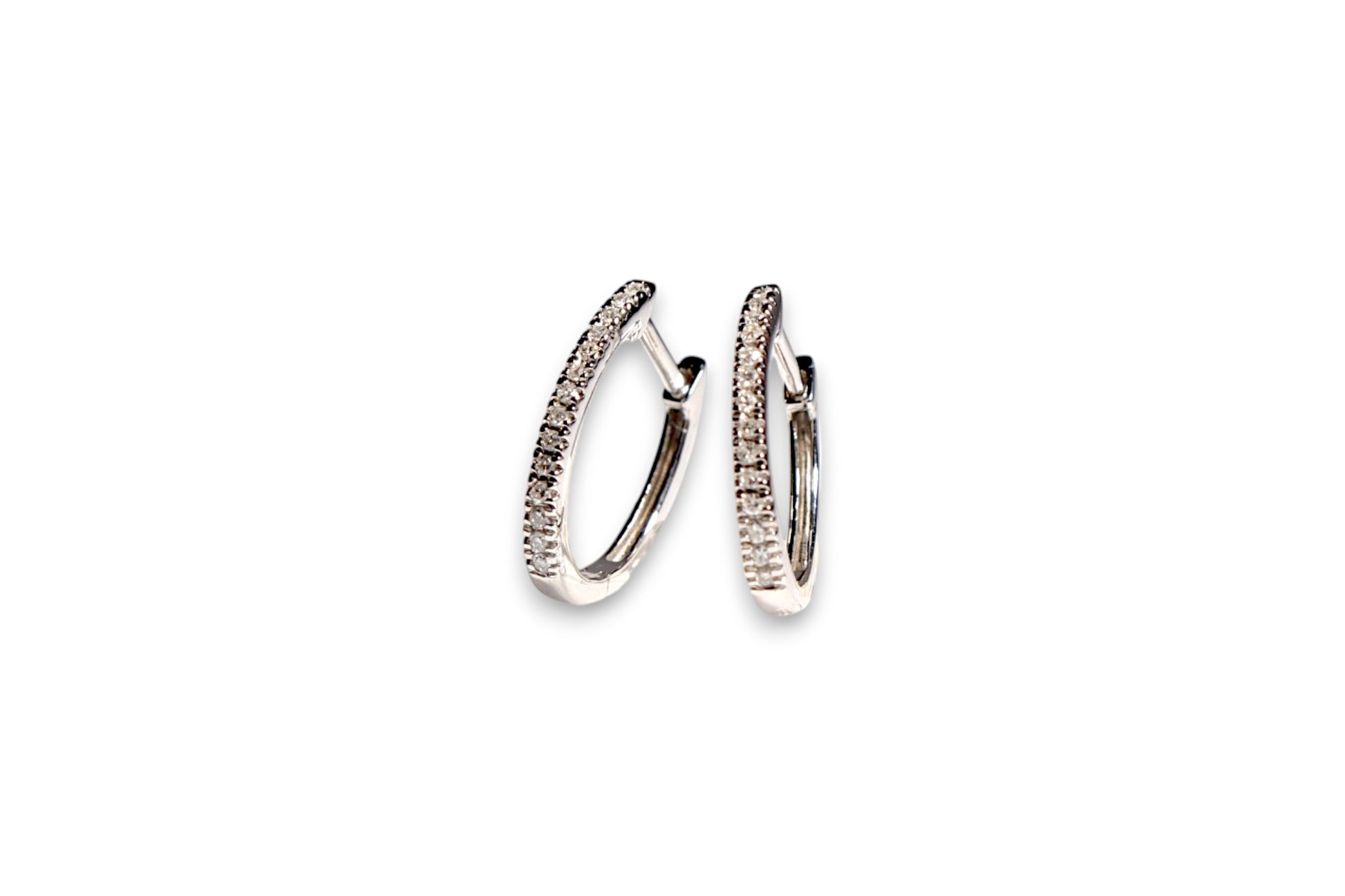 DIAMOND PAVÉ OVAL HOOP EARRINGS image 1