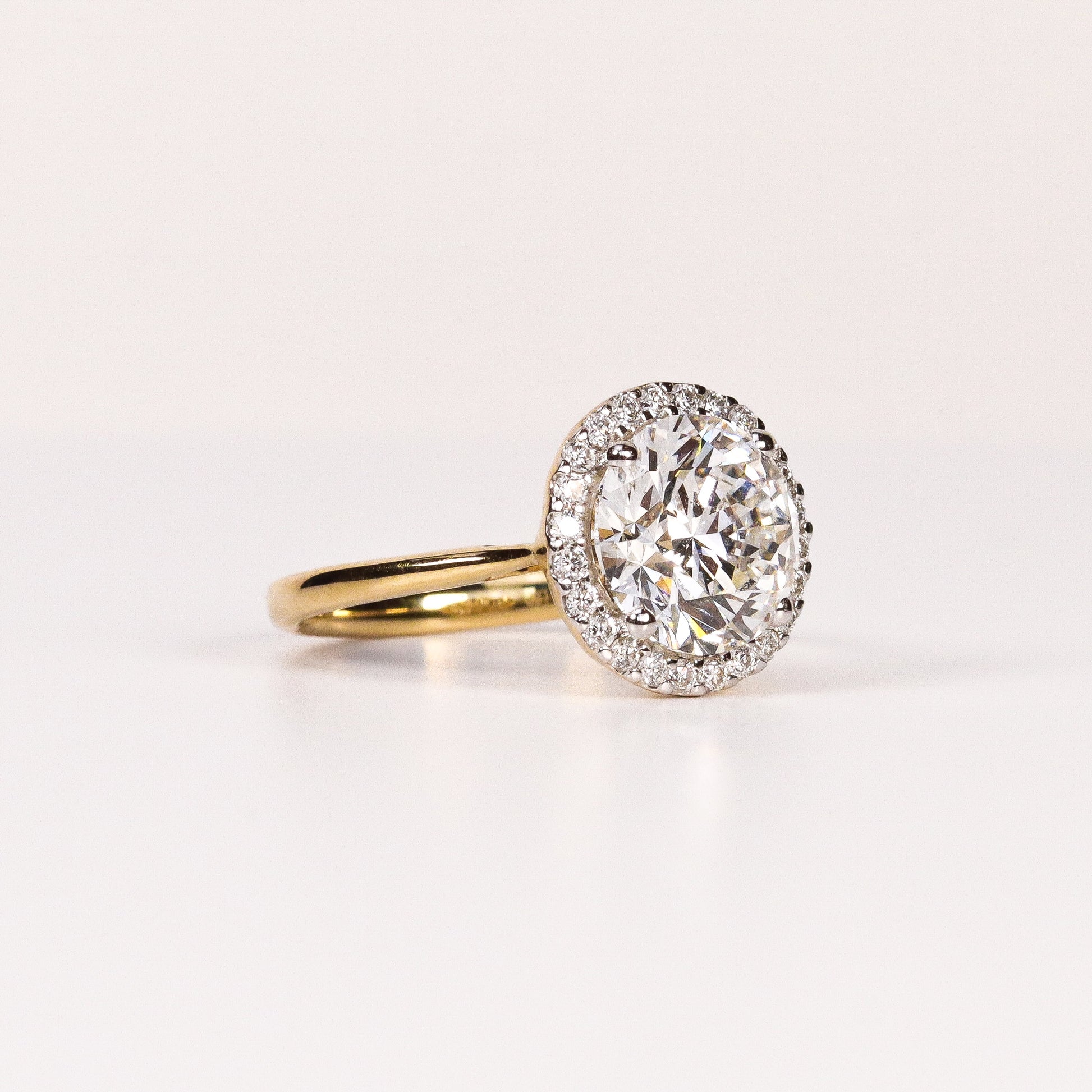 LAB-GROWN DIAMOND ROUND BRILLIANT-CUT HALO ENGAGEMENT RING image 1
