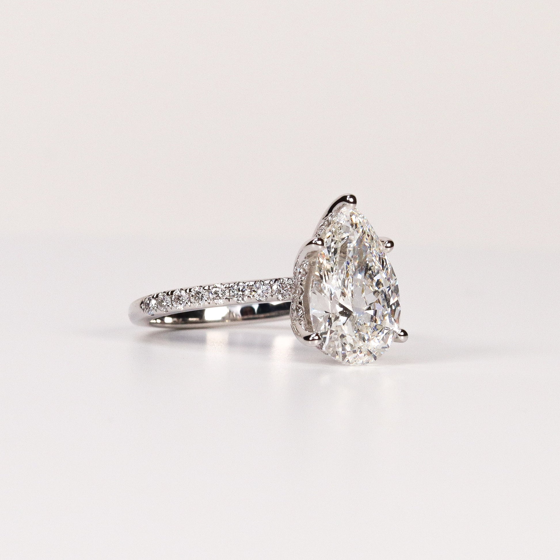 LAB-GROWN DIAMOND PEAR BRILLIANT-CUT PAVÉ BAND ENGAGEMENT RING image 1