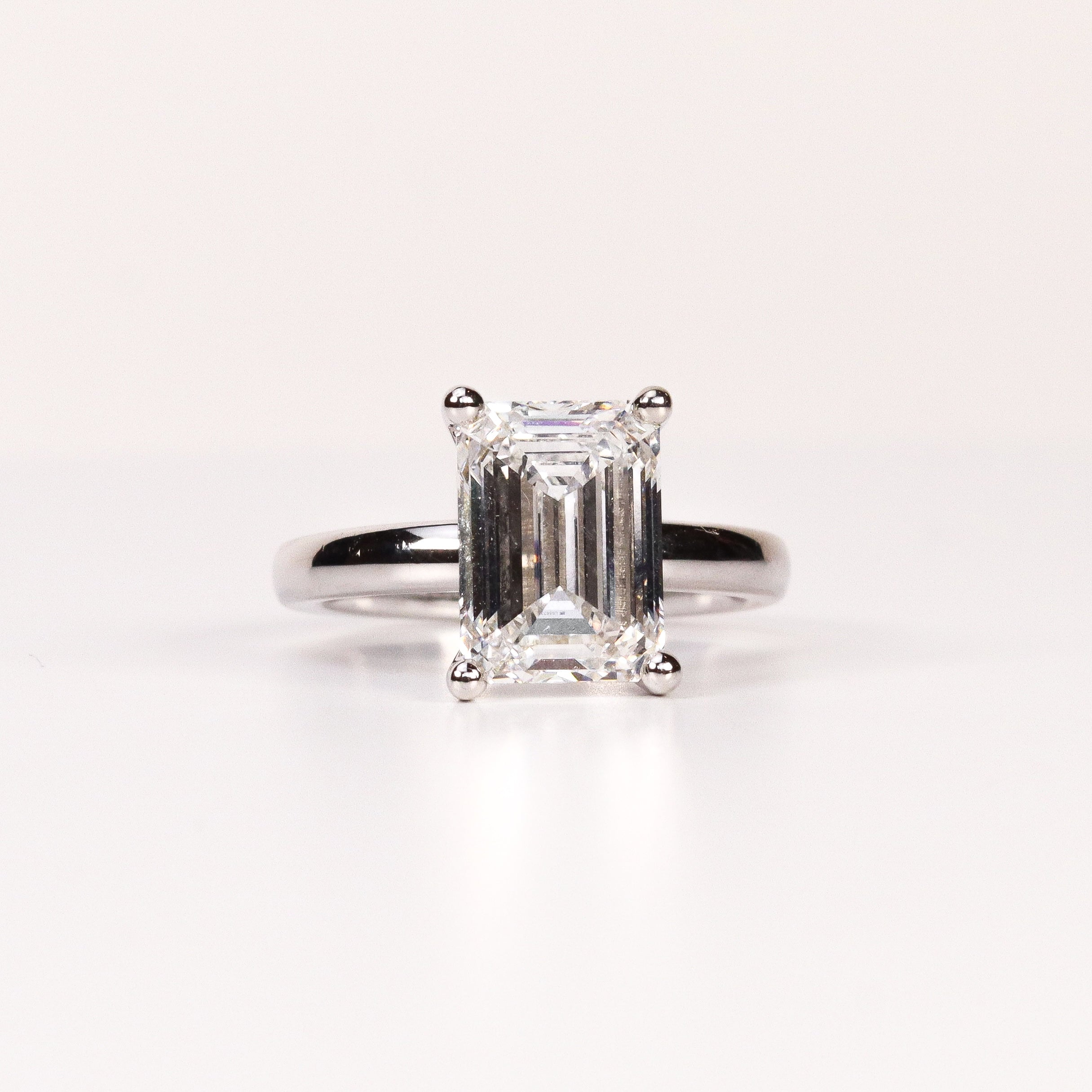 LAB-GROWN DIAMOND EMERALD-CUT SOLITAIRE ENGAGEMENT RING image 0