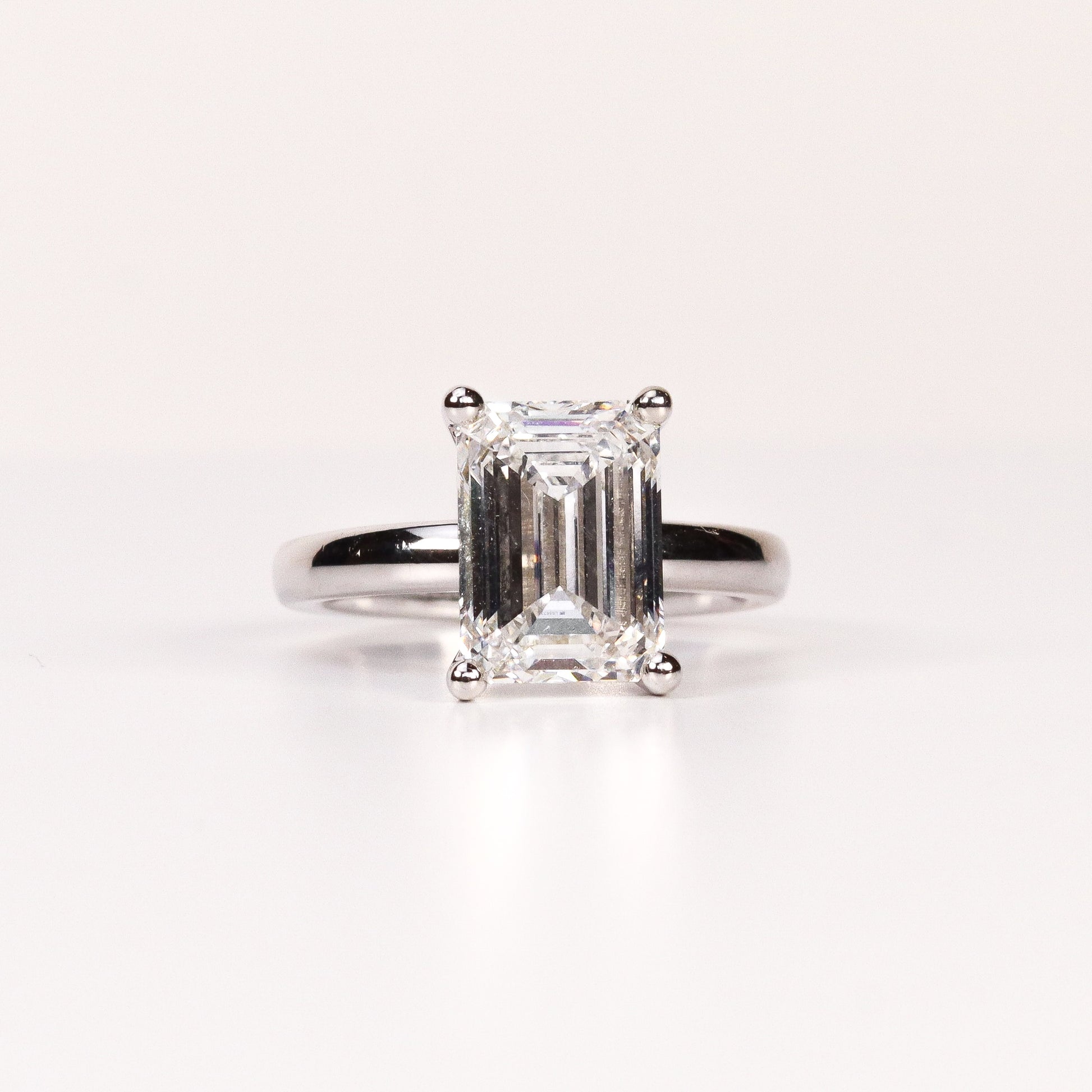 LAB-GROWN DIAMOND EMERALD-CUT SOLITAIRE ENGAGEMENT RING image 0