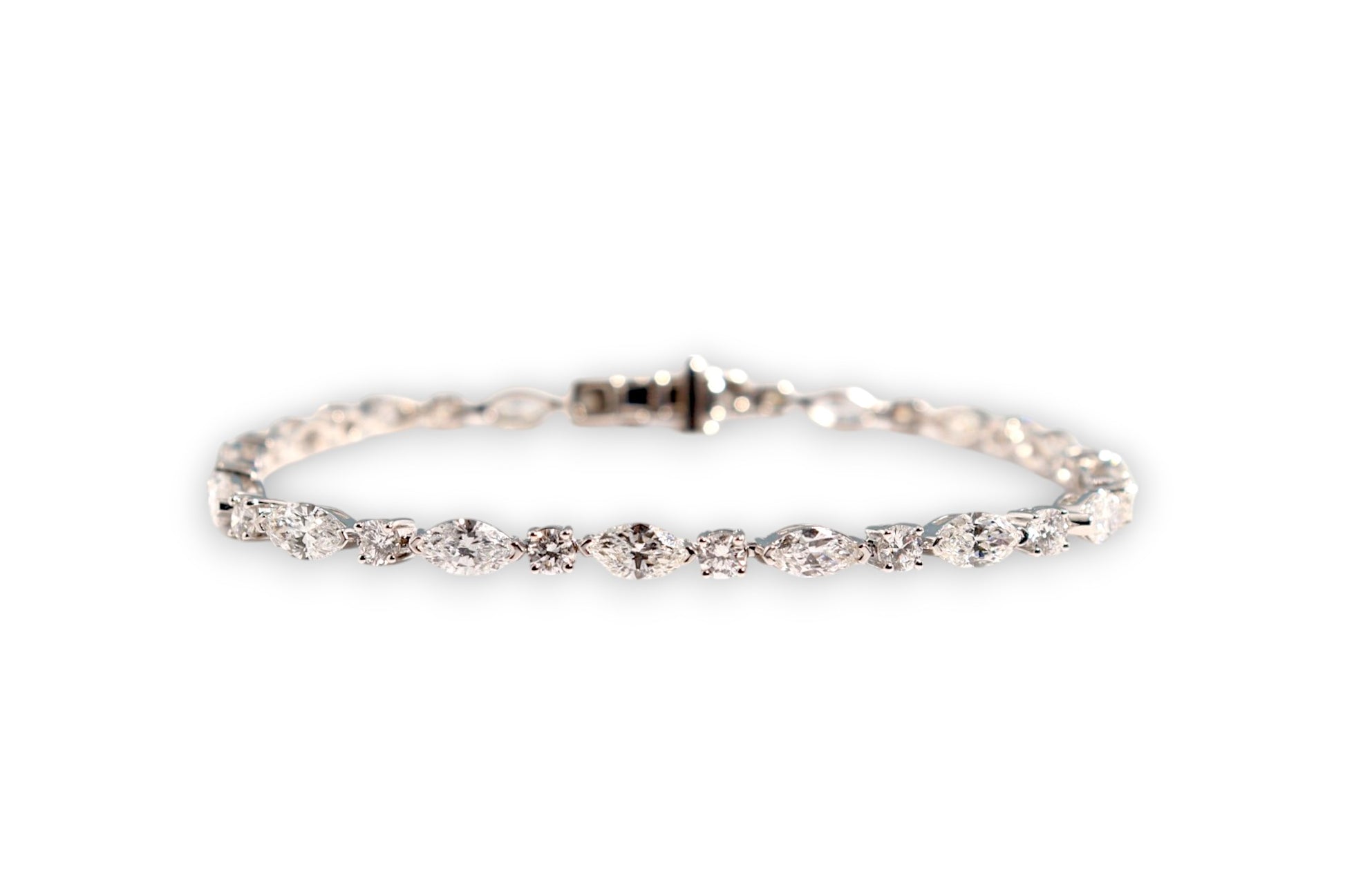 LUXURY LAB-GROWN ALTERNATING MARQUISE & ROUND DIAMOND TENNIS BRACELET image 2