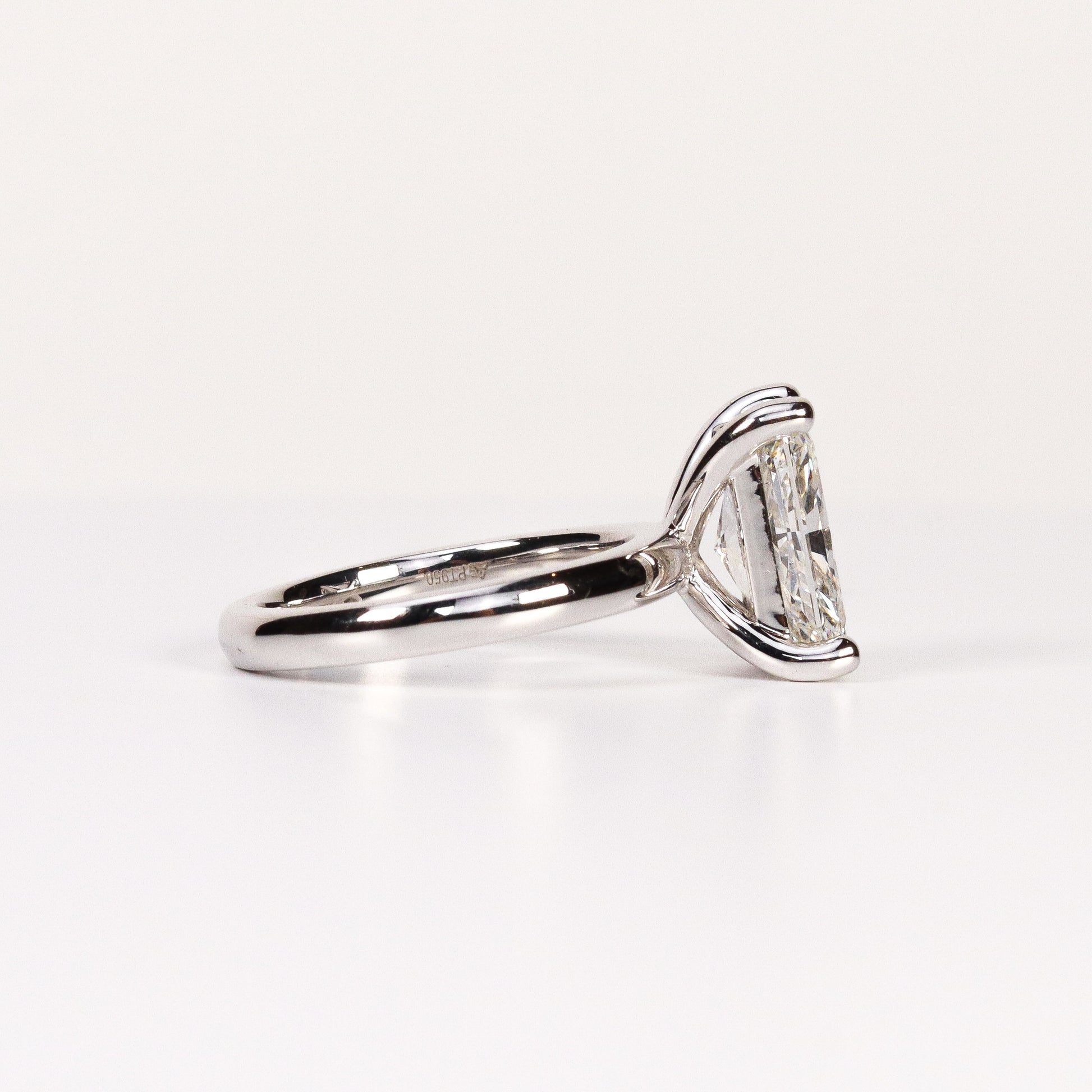 LAB-GROWN DIAMOND RECTANGULAR BRILLIANT SOLITAIRE RING image 2