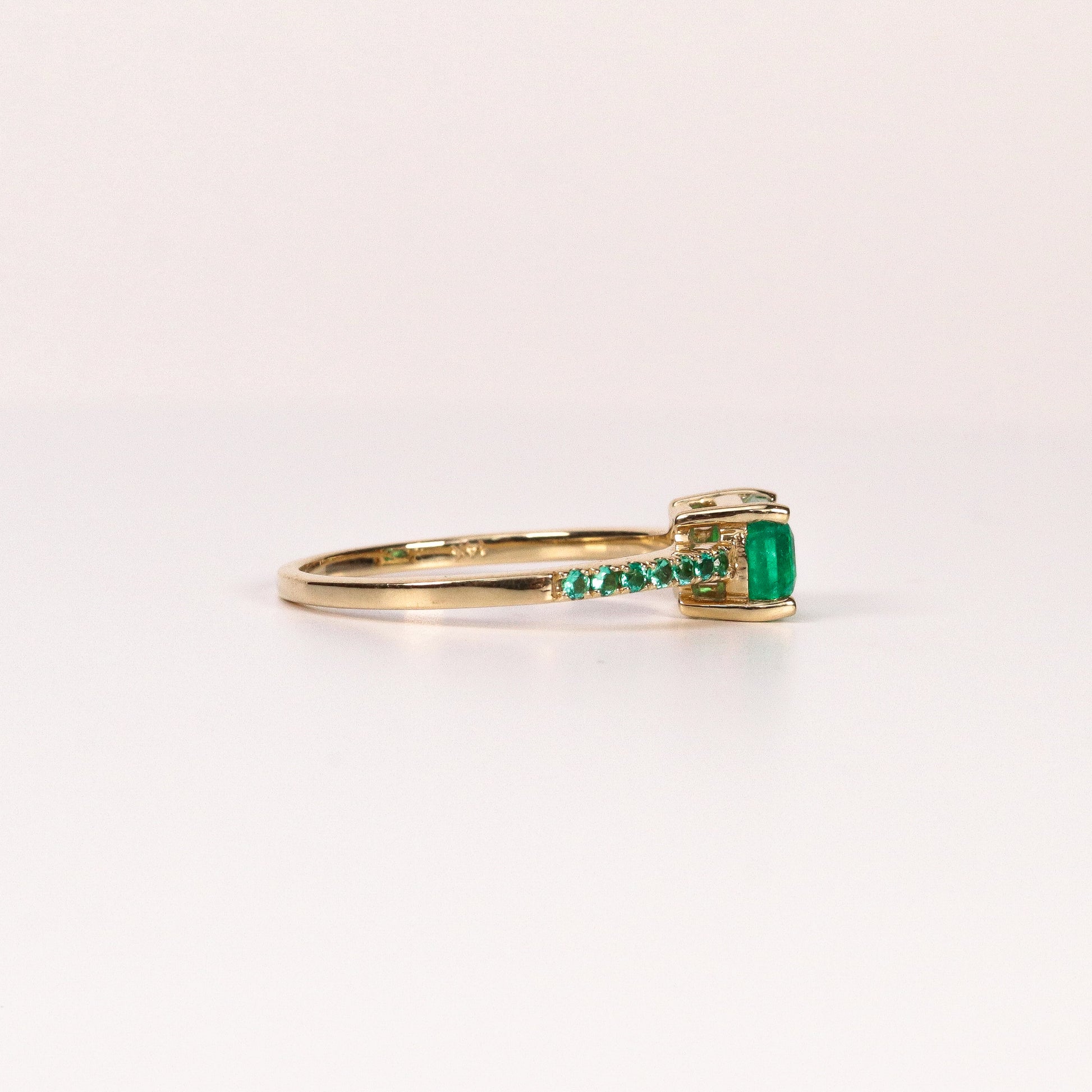 EMERALD & DIAMOND RADIANT-CUT RING image 2