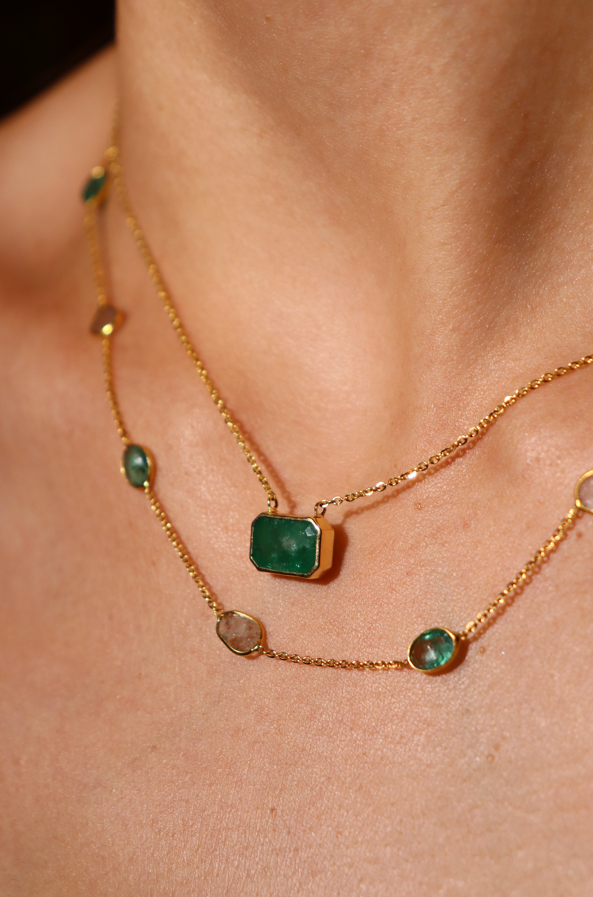 NATURAL EMERALD & ROSE-CUT DIAMOND STATION NECKLACE image 1
