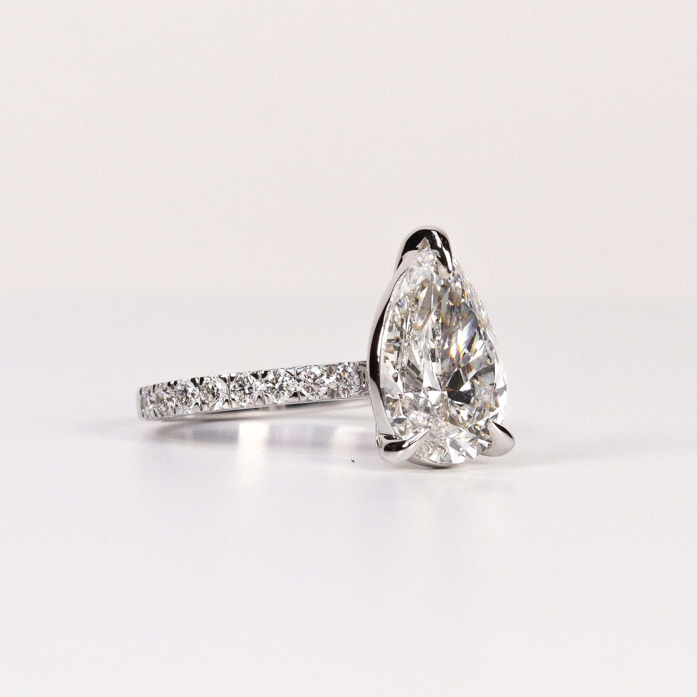 LAB-GROWN DIAMOND PEAR BRILLIANT-CUT ENGAGEMENT RING image 1