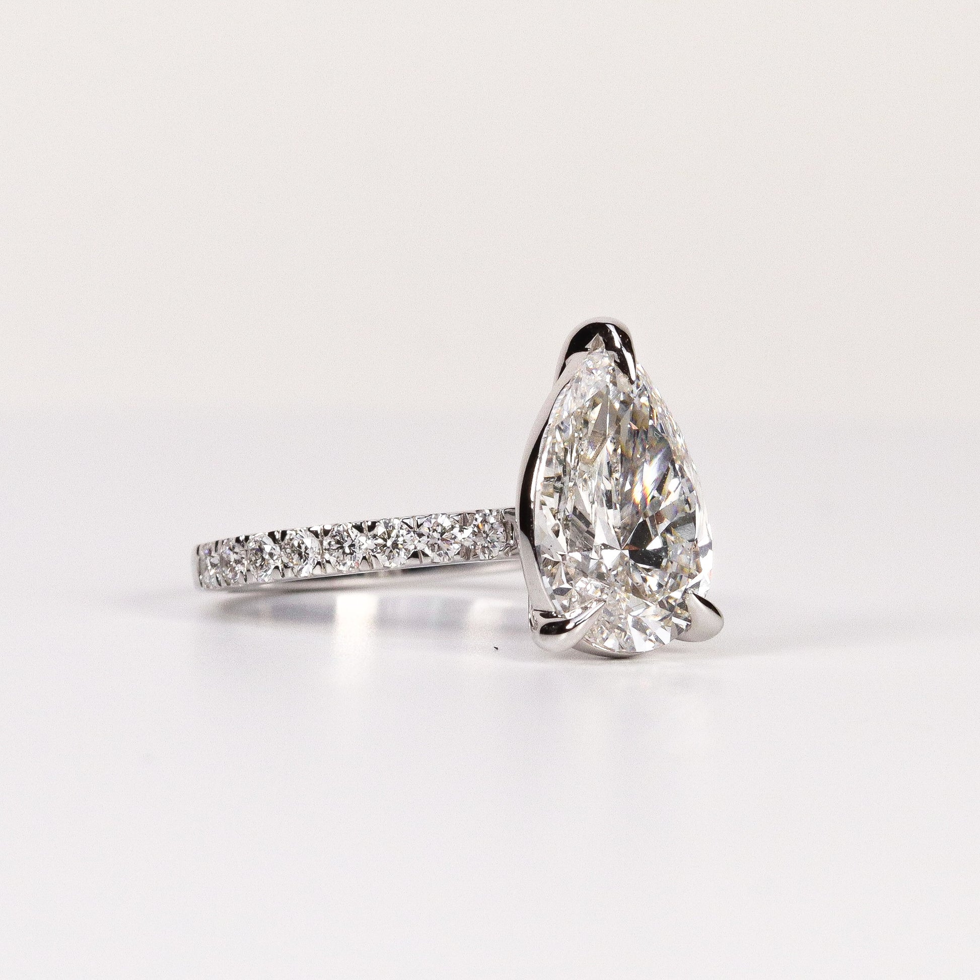LAB-GROWN DIAMOND PEAR BRILLIANT-CUT ENGAGEMENT RING image 1