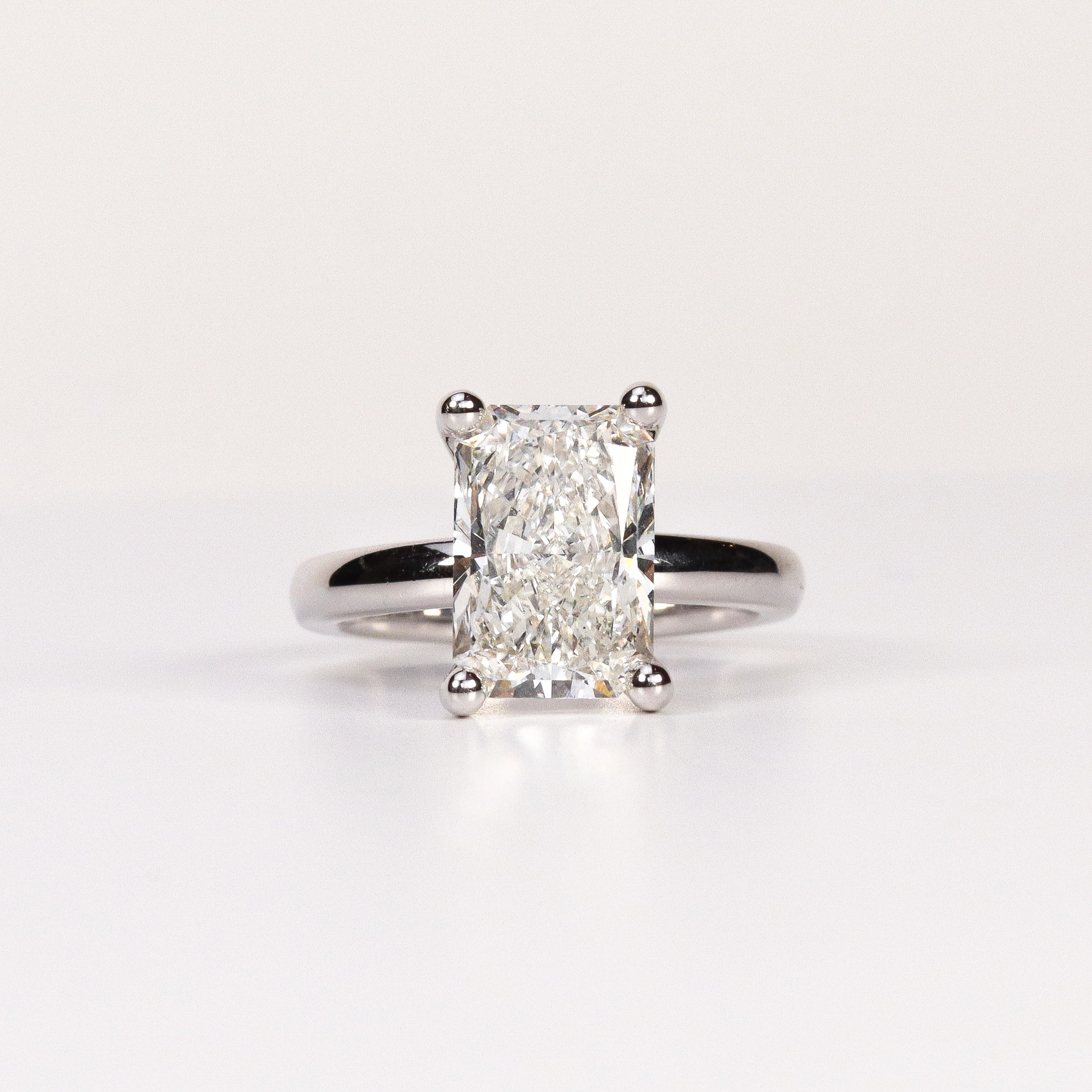 LAB-GROWN DIAMOND RECTANGULAR BRILLIANT SOLITAIRE RING image 0