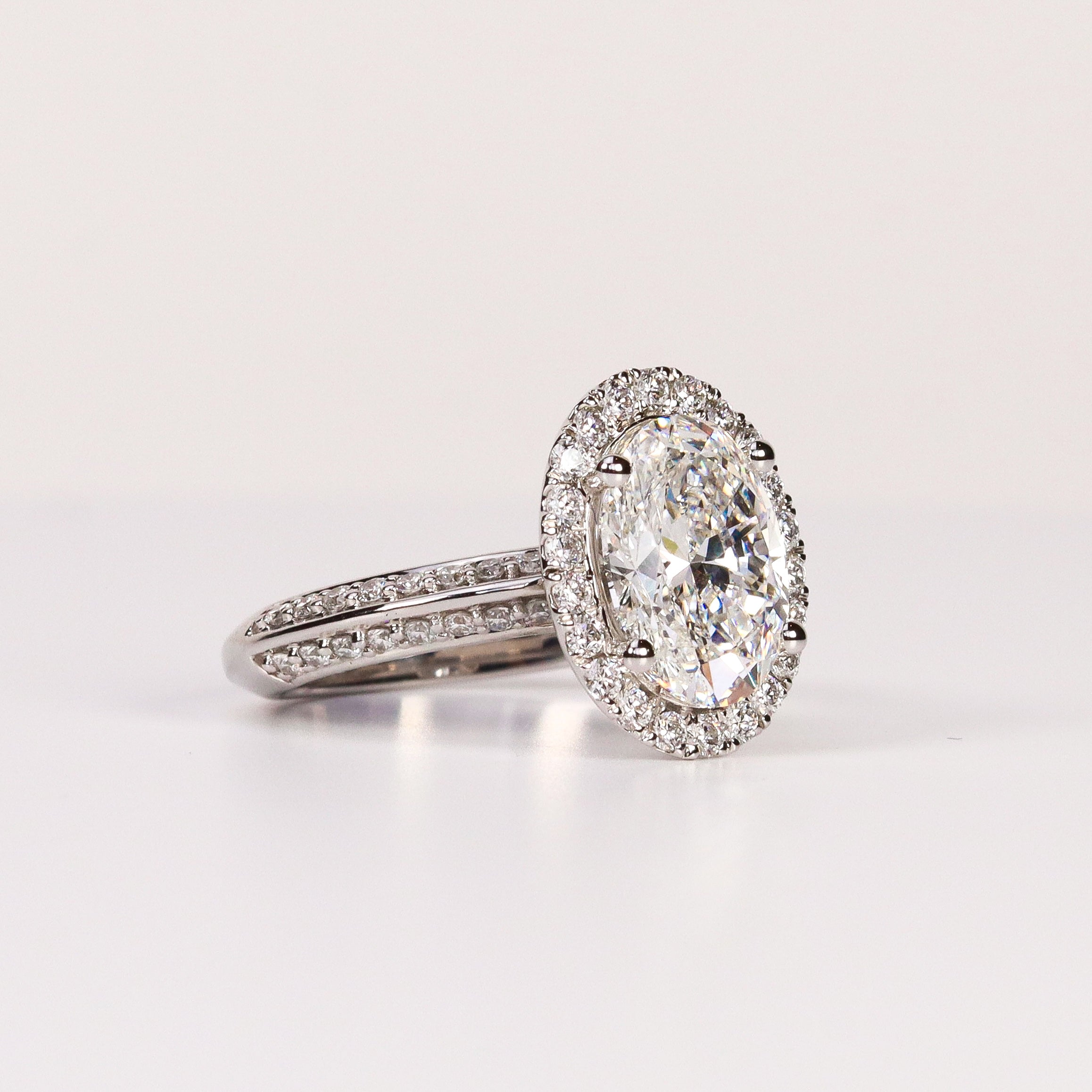 LAB-GROWN DIAMOND OVAL BRILLIANT-CUT HALO ENGAGEMENT RING image 1
