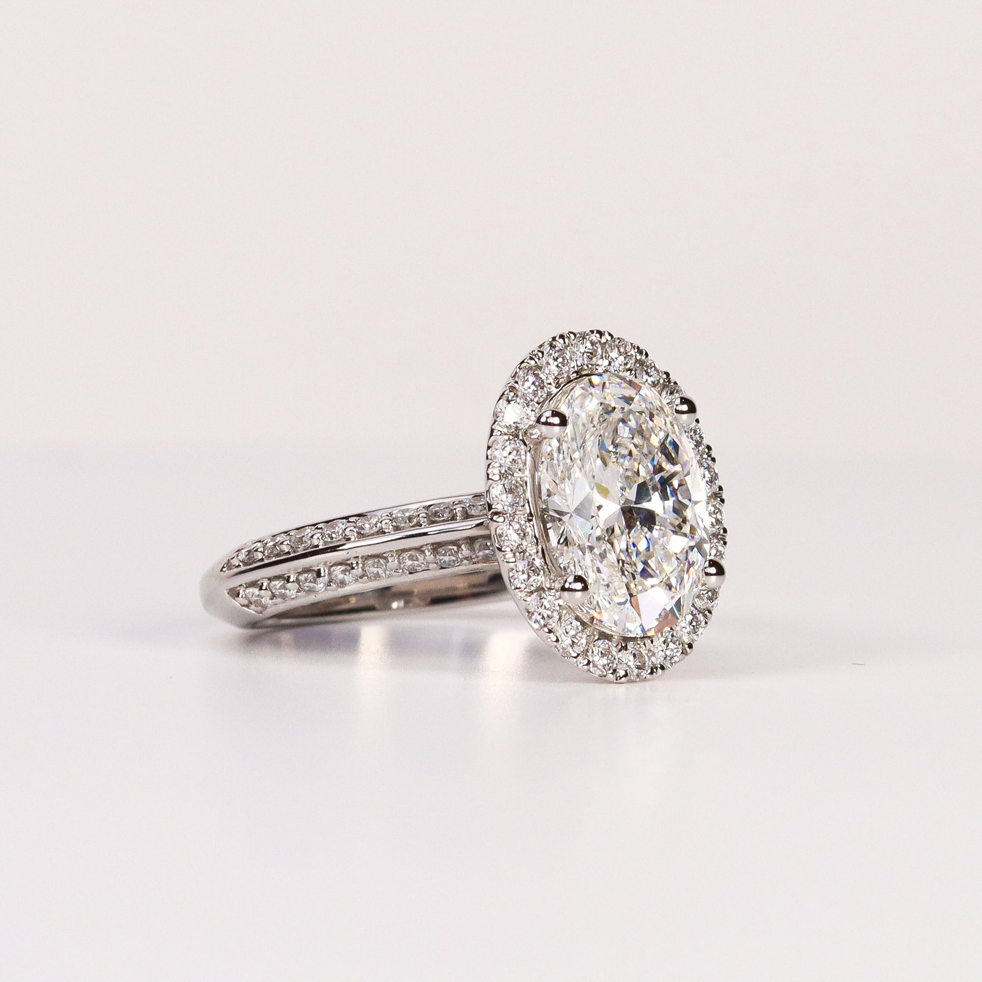 LAB-GROWN DIAMOND OVAL BRILLIANT-CUT HALO ENGAGEMENT RING image 1