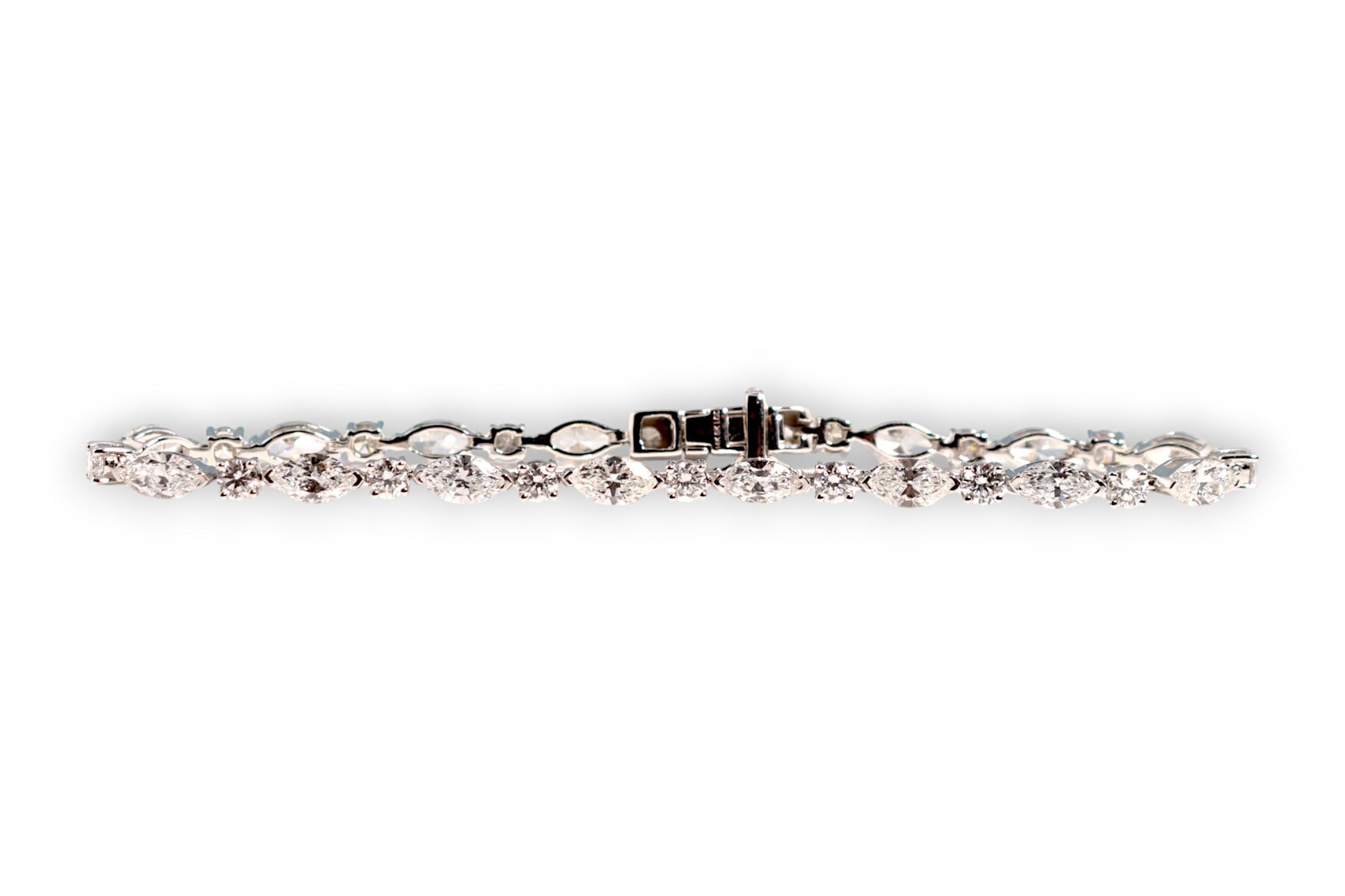 LUXURY LAB-GROWN ALTERNATING MARQUISE & ROUND DIAMOND TENNIS BRACELET image 0