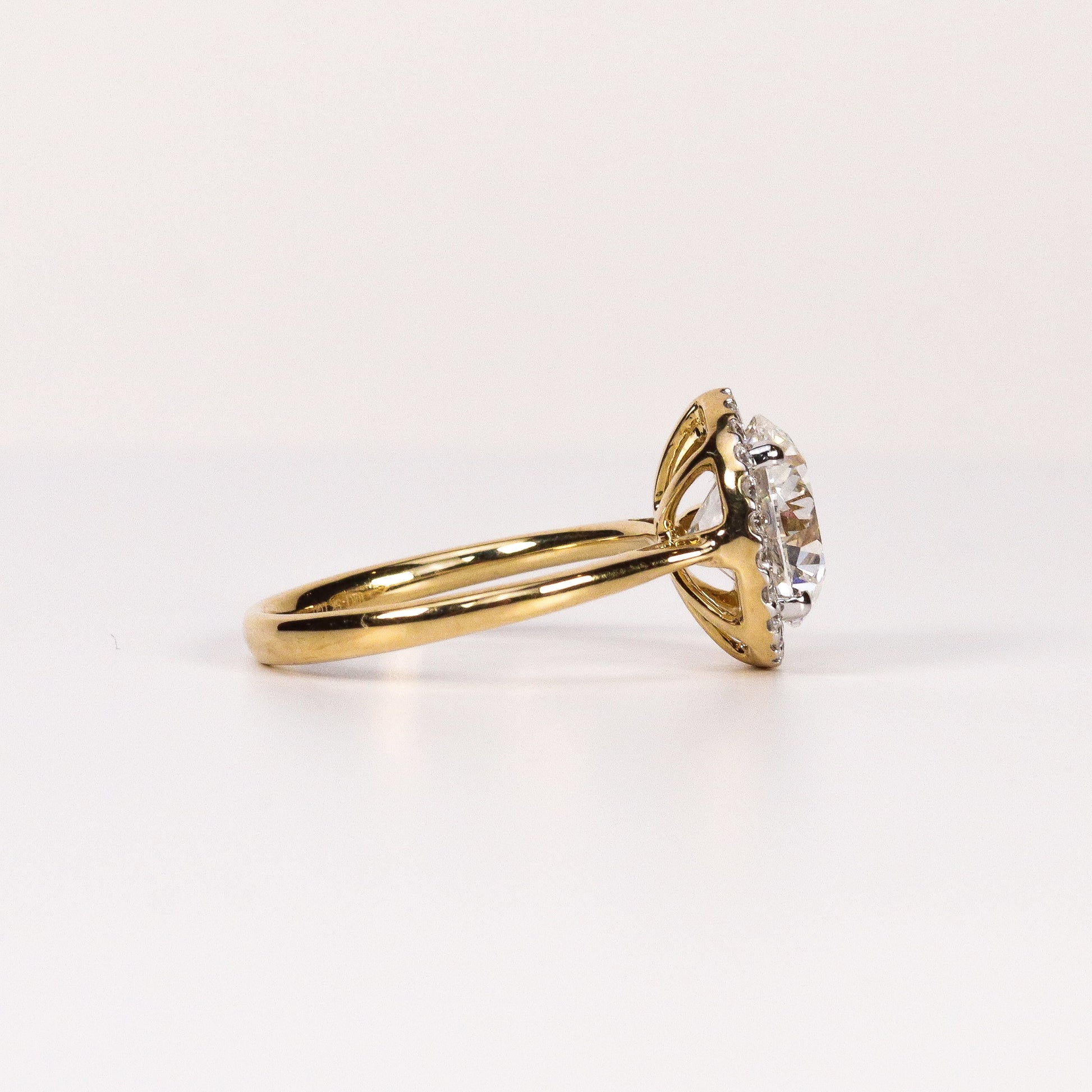 LAB-GROWN DIAMOND ROUND BRILLIANT-CUT HALO ENGAGEMENT RING image 2